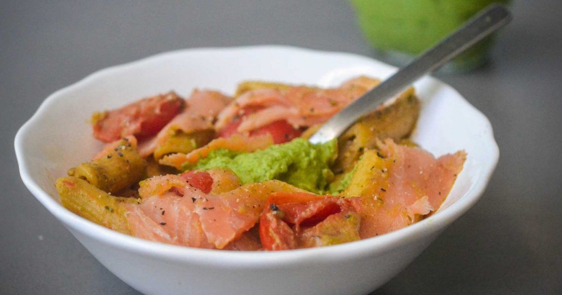 Pâtes aux tomates rôties, saumon fumé & pesto de brocoli | ©Yood (Good food good mood for you)