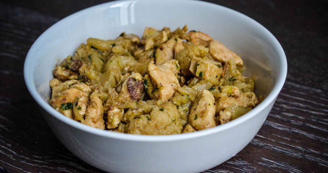 Tajine de poulet & chou-fleur aux dattes | ©Yood (Good food good mood for you)