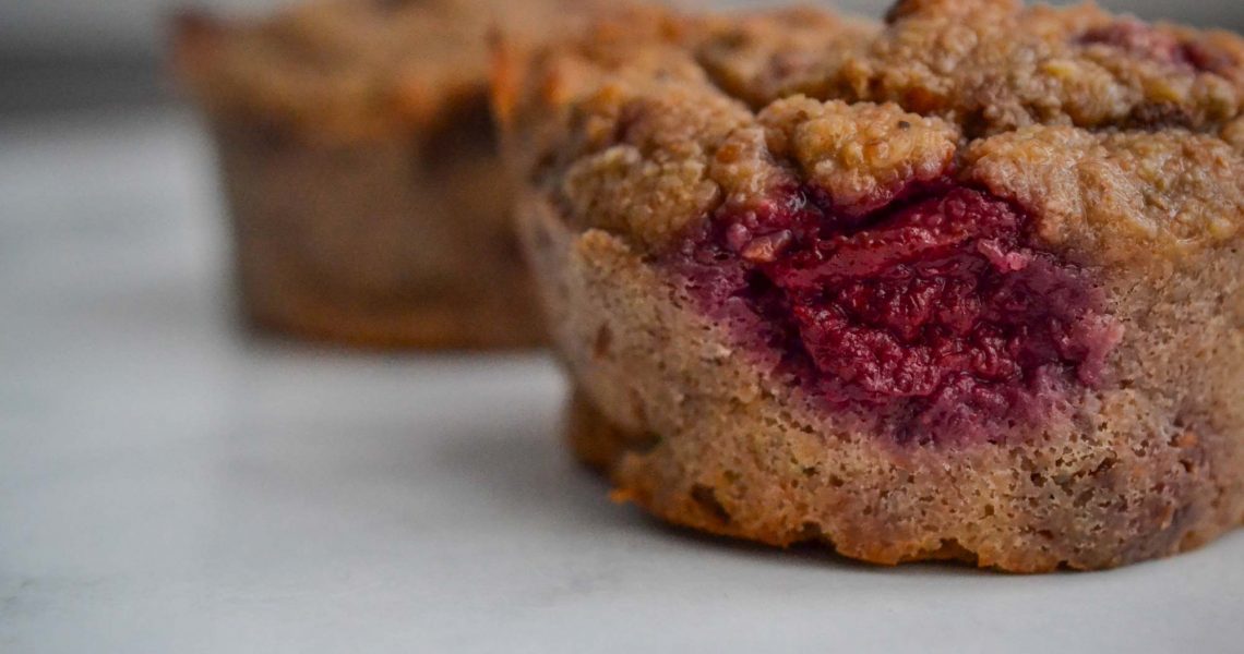 Banana muffins framboise & pépites de chocolat | ©Yood (Good food good mood for you)