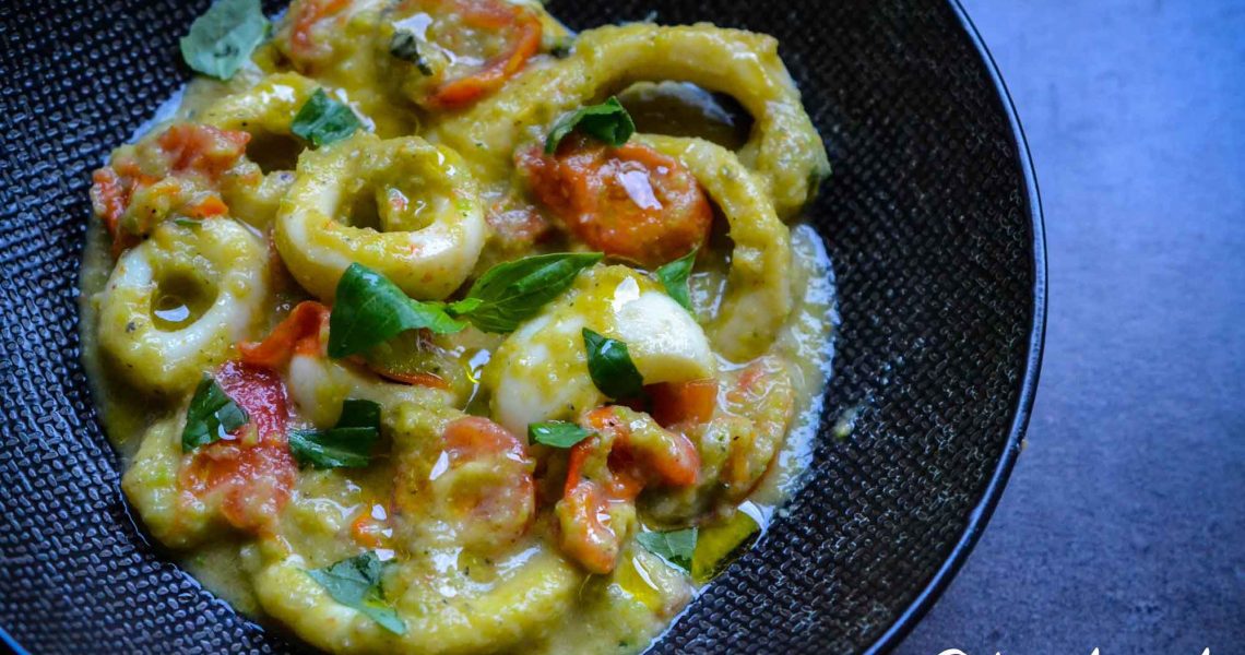 Calamars aux tomates cerises sauce courgette, basilic & citron | ©Yood (Good food good mood for you)