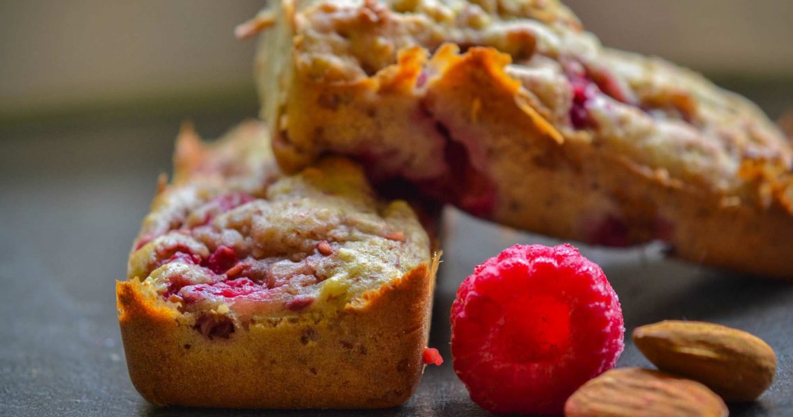 Financiers vegan aux amandes & framboises | ©Yood (Good food good mood for you)