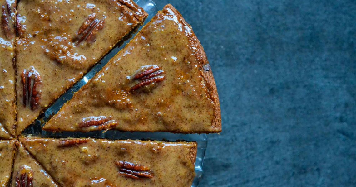 Gâteau gourmand de courge, noix de pécan & pépites de chocolat | ©Yood (Good food good mood for you)