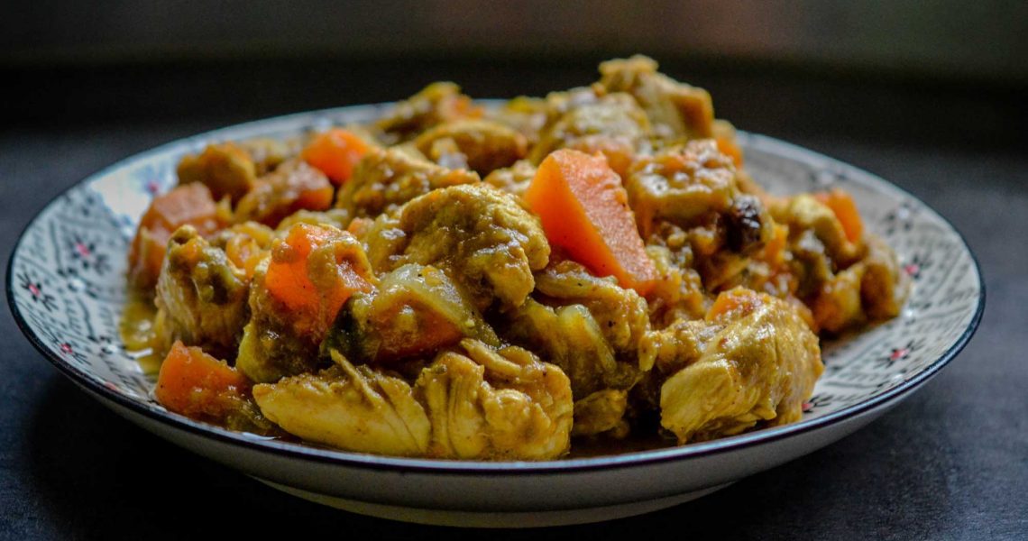 Tajine de poulet aux patates douces, aubergines & raisins secs | ©Yood (Good food good mood for you)
